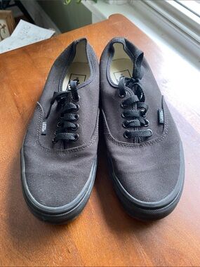 Vans Black Canvas Low-Top Sneakers